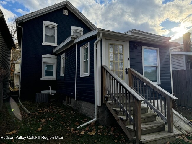 Building Photo - 114 2nd St