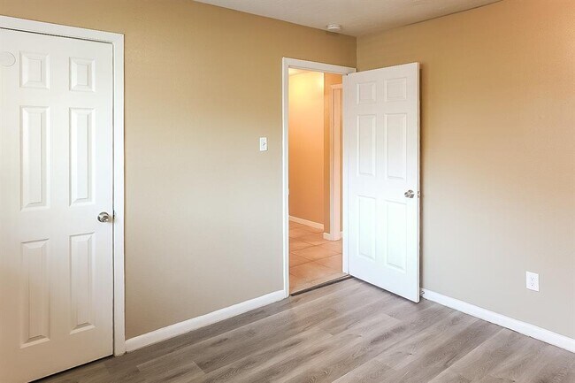Building Photo - 5030 Summit Lodge Dr