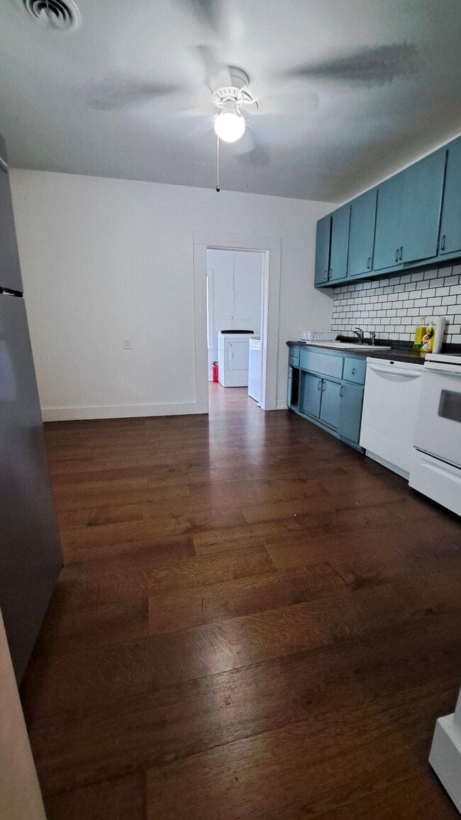 Building Photo - 305 N 18th St