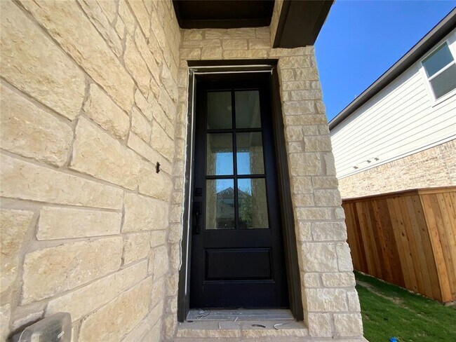 Building Photo - 358 Darley Oak Dr