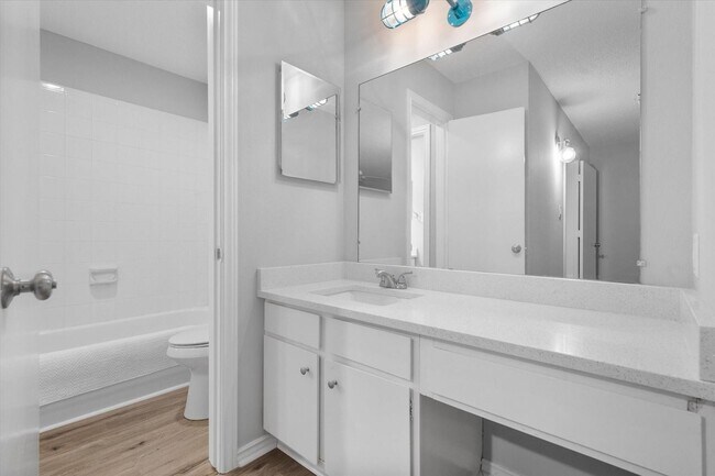 Building Photo - Luxury Townhome Living in the Prestigious Gated Community of Indian Creek – Available Now!