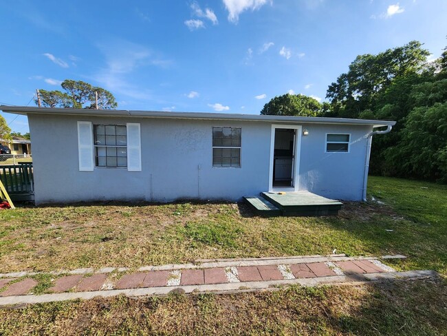 Building Photo - 3/2 Lakeland Available NOW