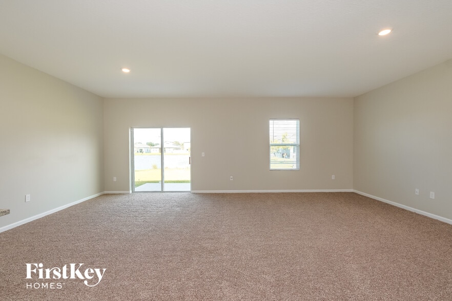 Building Photo - 5654 Alexander Springs Pl