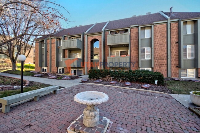 Building Photo - 1180 S Foothill Dr