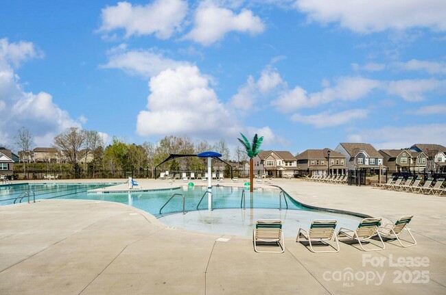 Building Photo - 5009 Fenwick Ct