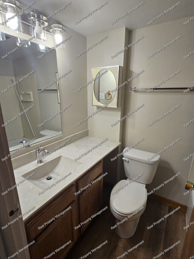 Building Photo - One Bedroom Second Floor Condo