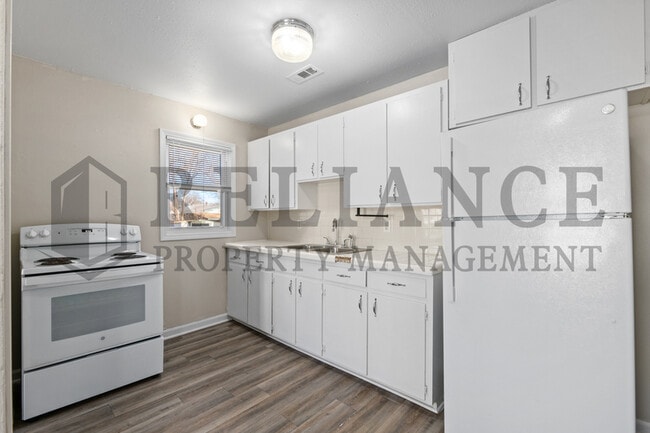 Building Photo - 224 Grover Ave