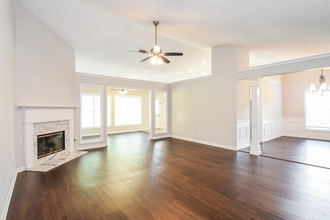 Building Photo - 2585 Fairmont Park Ct
