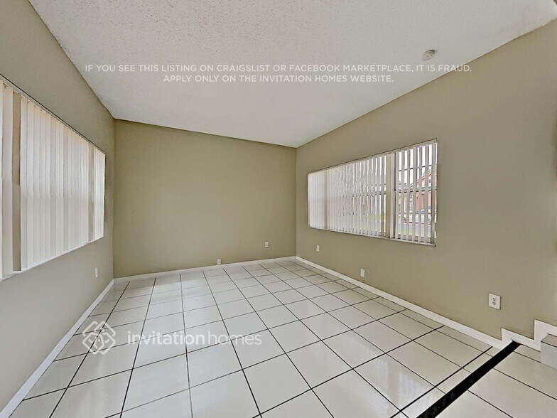 Building Photo - 4500 SW 154th Pl