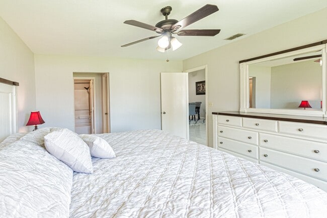 Building Photo - Fully Furnished Naples Condo with Resort-Style Living