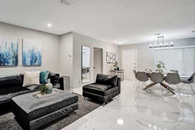 Building Photo - 1321 S 16th Ave