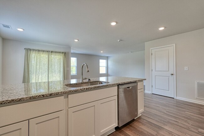 Building Photo - 220 Ingleby Rd