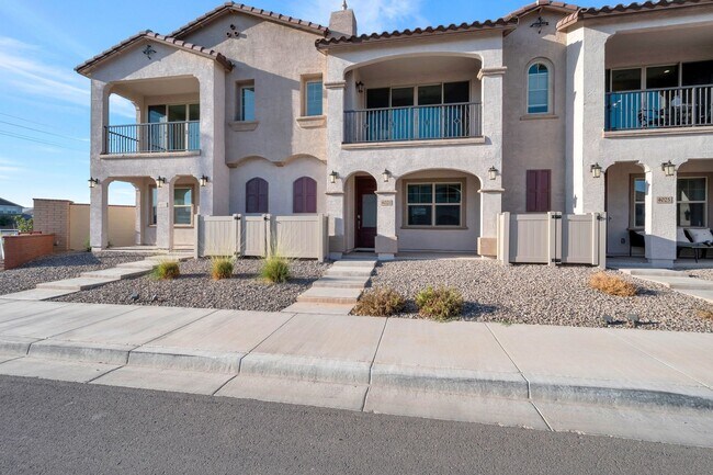 Primary Photo - Like New luxurious Model Home with 2 Maste...
