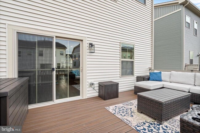 Building Photo - 5924 Pecking Stone St