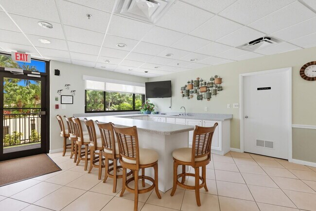 Building Photo - 801 S Ocean Dr