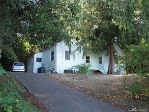 Building Photo - 135 Farragut Ave N