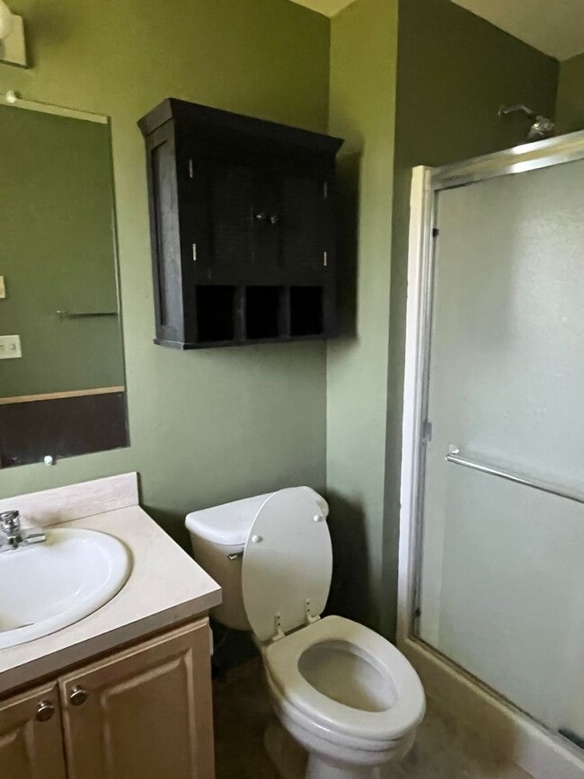Building Photo - Large 3 bed/2 bath single family home
