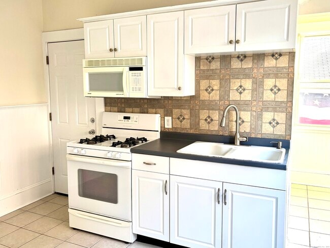 Building Photo - 129 Post Rd