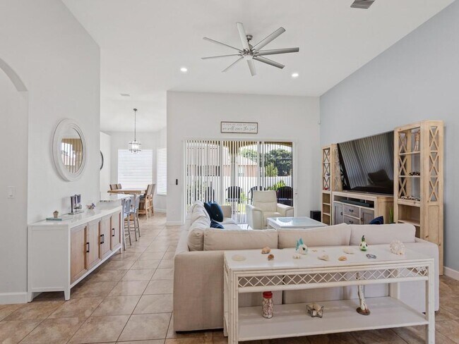 Building Photo - 6420 Parklane Ct