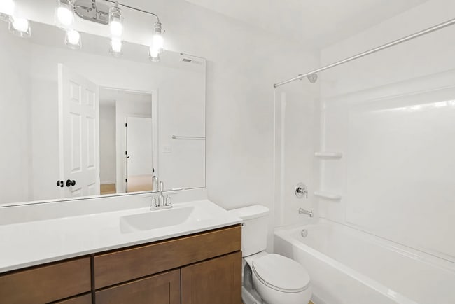 Building Photo - 43 Fairmount Grv Dr