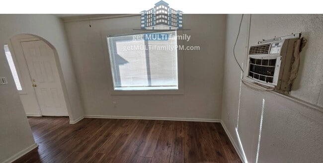 Building Photo - 3926 E Earll Dr