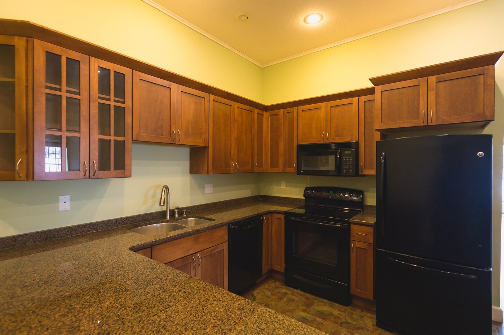 Building Photo - 208 E Montezuma Ave