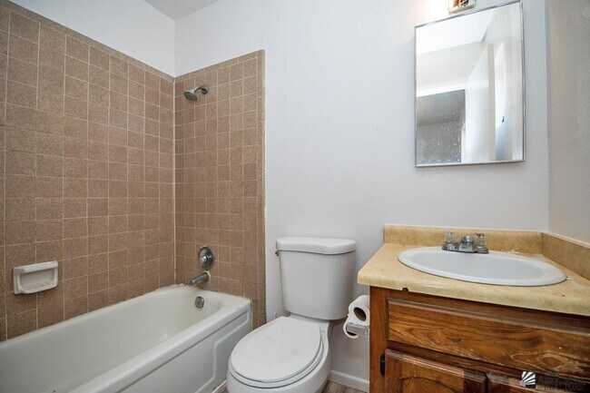 Building Photo - 123 S Magnolia Ave