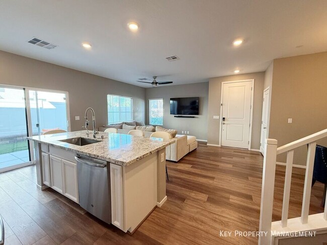 Building Photo - 525 Mossy Cup St