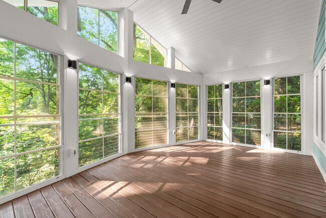 Building Photo - 3BR/4BA - Silver Spring Rambler on Quiet Cul-de-Sac Near Sligo Creek Park