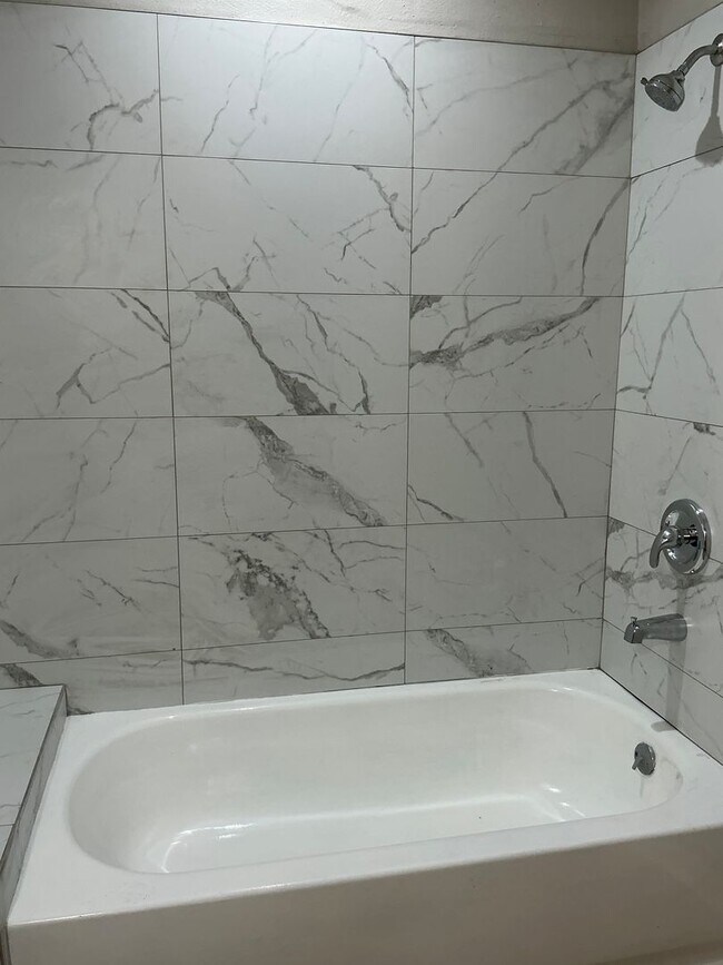 Building Photo - 1407 Pine St