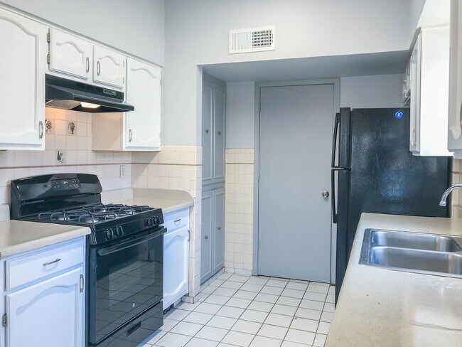 Building Photo - 5221 Edmonton Ave