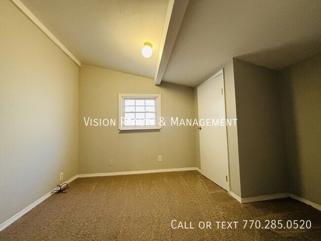 Building Photo - 302 Mandeville Ave