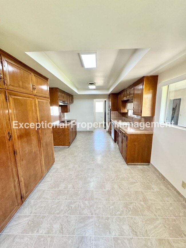 Building Photo - Ready to move in 4 bedroom 3 bath home