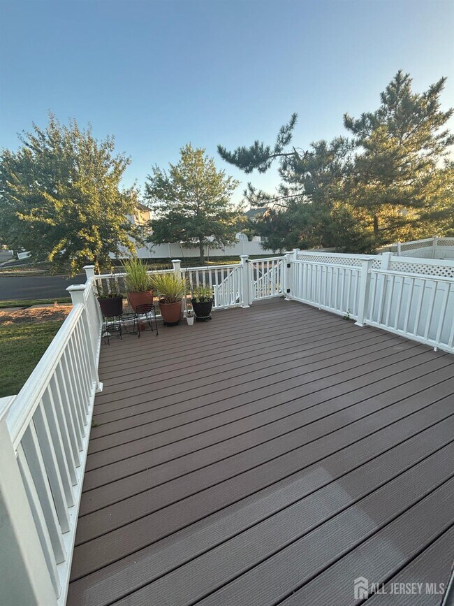 Building Photo - 8 Begonia Ct