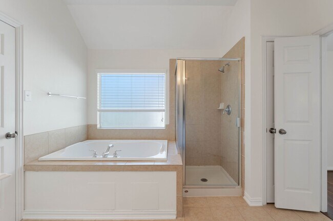 Building Photo - 11 Korbel Ct