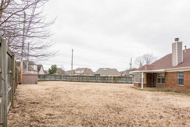 Building Photo - 8541 Highland Glen Cir S