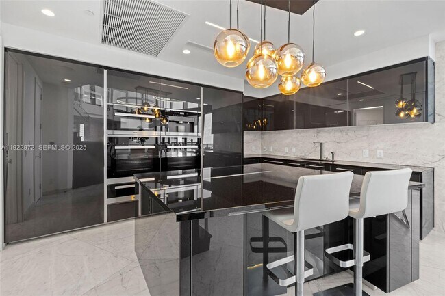 Building Photo - 18555 Collins Ave