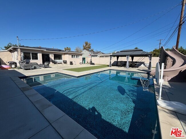 Building Photo - 10148 Gothic Ave