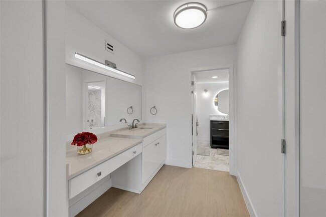 Building Photo - 5100 N Ocean Blvd