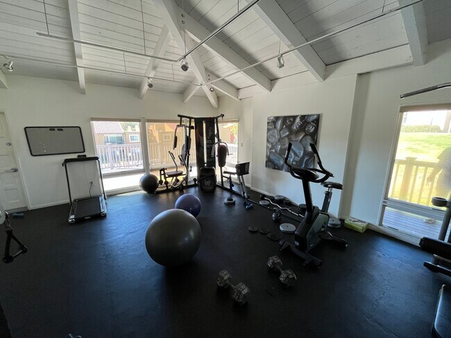 Building Photo - 17131 W Bernardo Dr