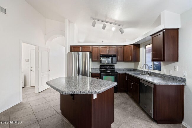 Building Photo - 523 W Kelton Ln