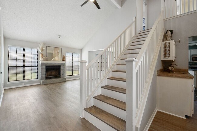Building Photo - 2109 Boxwood Path