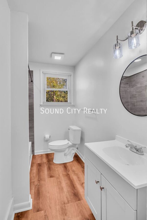 Building Photo - 3232 Hinkle Dr