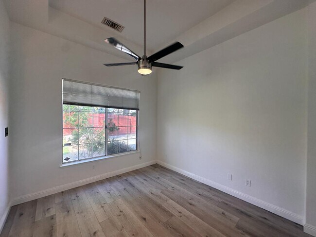 Building Photo - 2214 E Chennault Ave