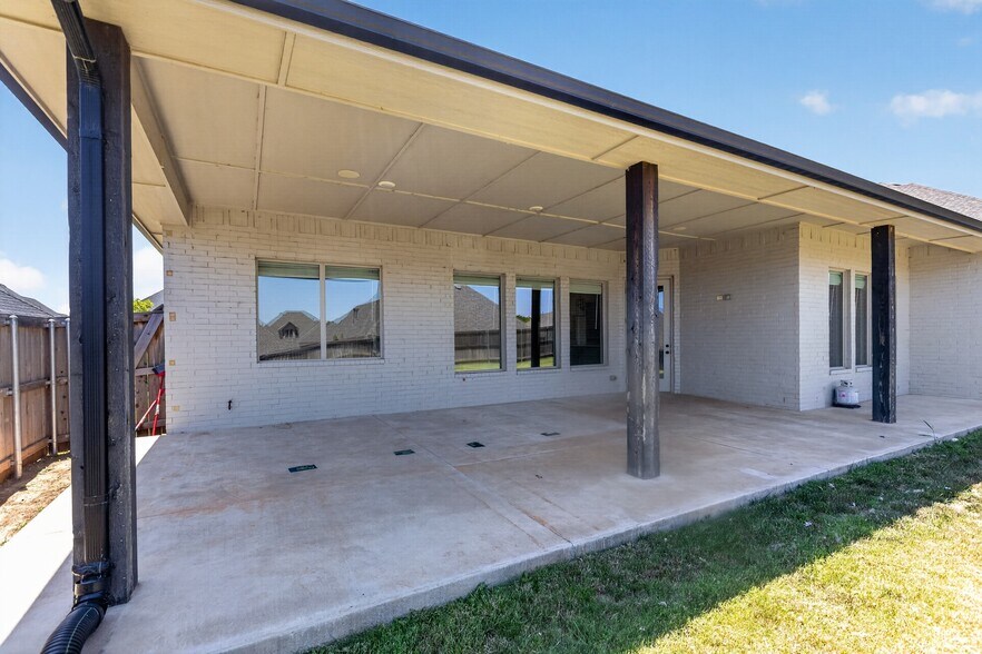 Building Photo - 709 Timber Trl