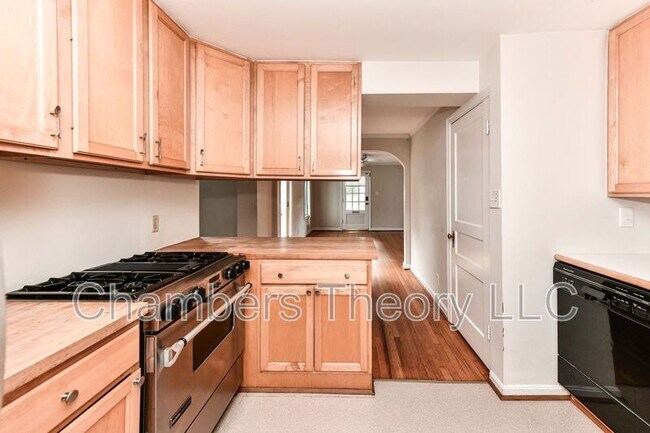 Building Photo - 419 S Barton St