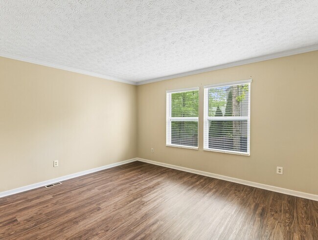 Building Photo - 18 Lochness Ln