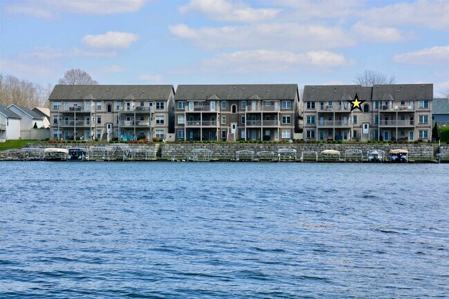 Building Photo - 12368 Bridgeview Dr N