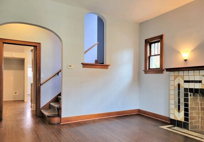 Building Photo - Stunning 4-Bed, 3-Bath Gem 1 Minute from Midtown!