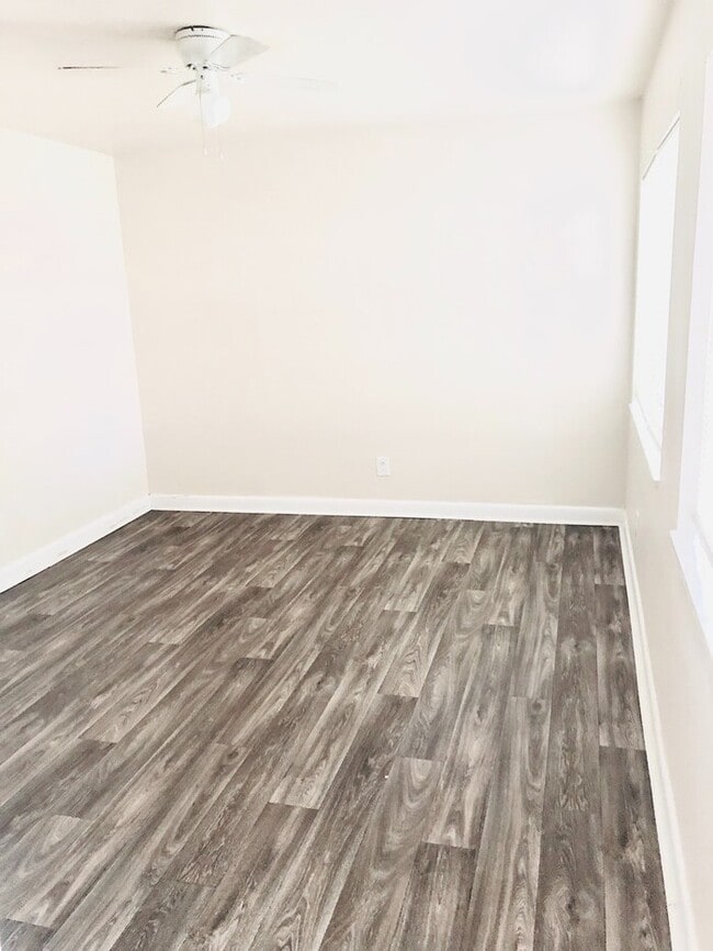 Building Photo - One Month Free! Classic 1 Bedroom Apartment in Historic Downtown College Park!